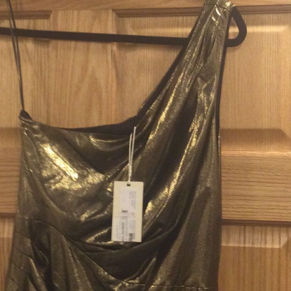 Sussana One- Shoulder Assimetrical Metallic Silk - Picture 3 of 12